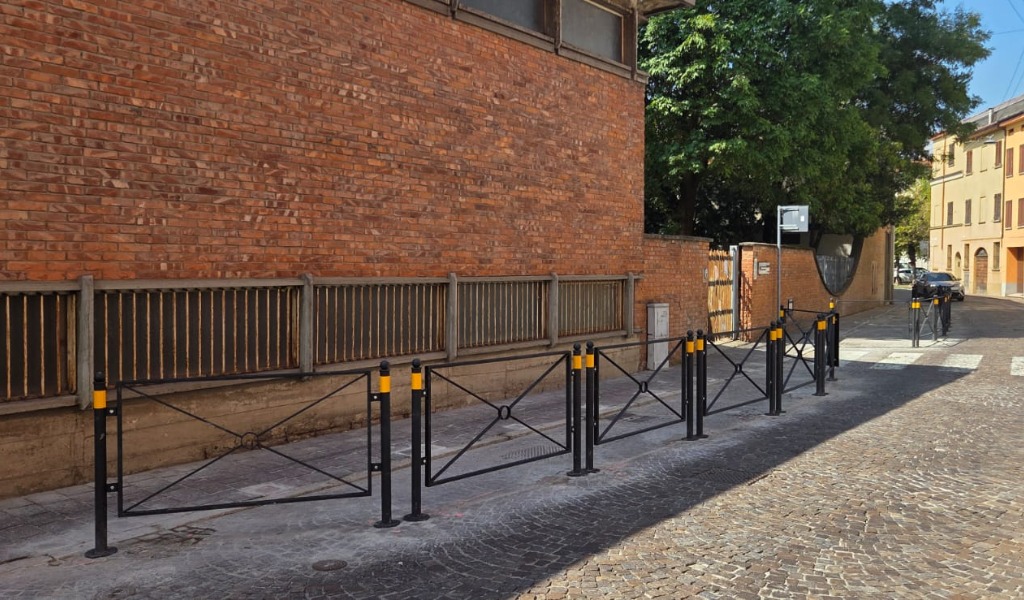Cremona, la strada scolastica di via Decia diventa definitiva: più sicurezza davanti alla scuola Manzoni