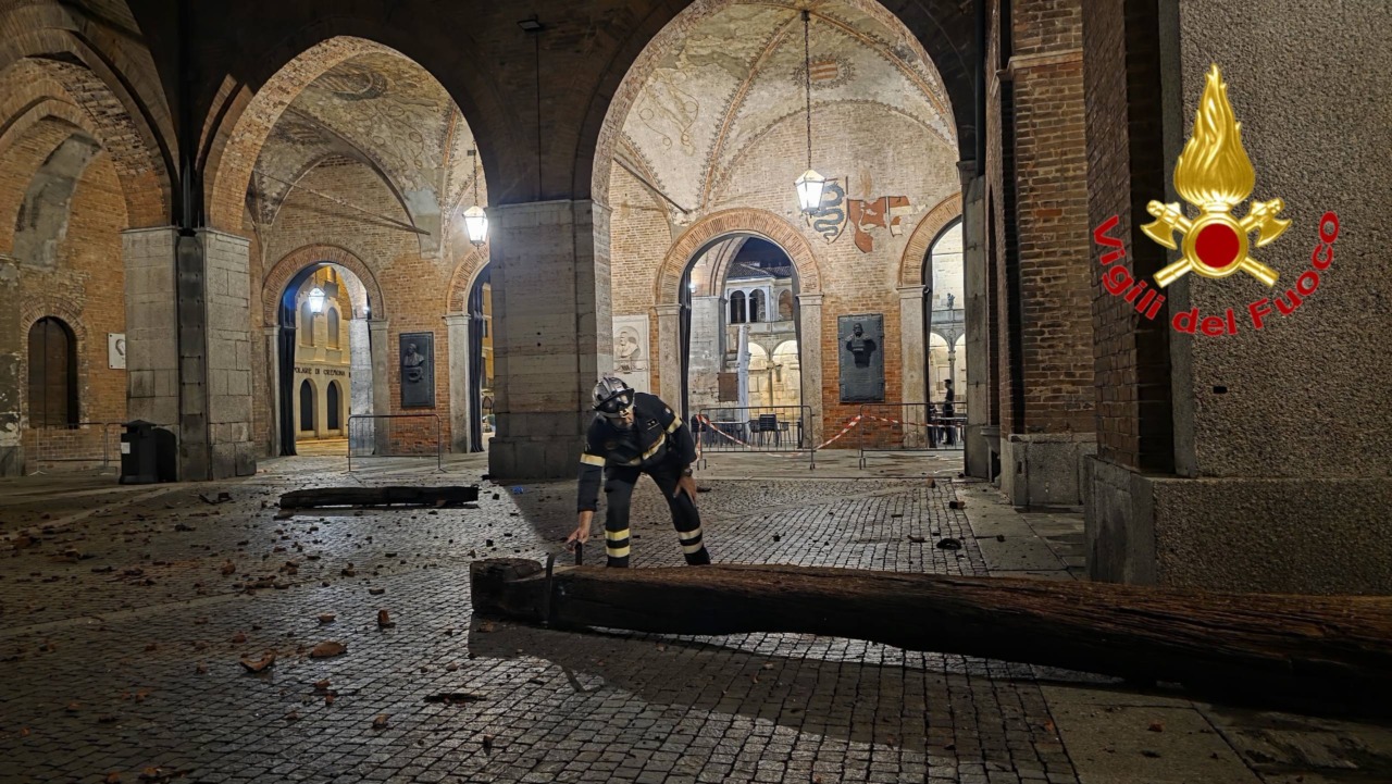 Nubifragio a Cremona: parchi e cimitero chiusi, verifiche sulla Torre Civica e 43 feriti in ospedale