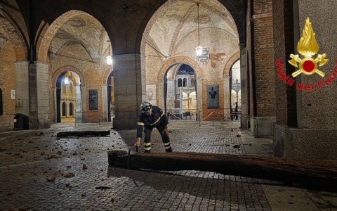 Nubifragio a Cremona: parchi e cimitero chiusi, verifiche sulla Torre Civica e 43 feriti in ospedale