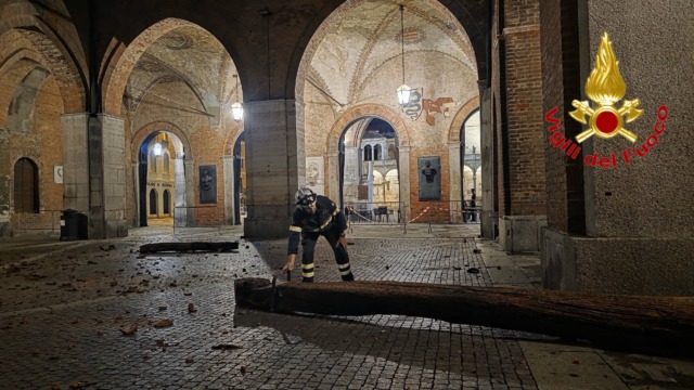 Nubifragio a Cremona: parchi e cimitero chiusi, verifiche sulla Torre Civica e 43 feriti in ospedale