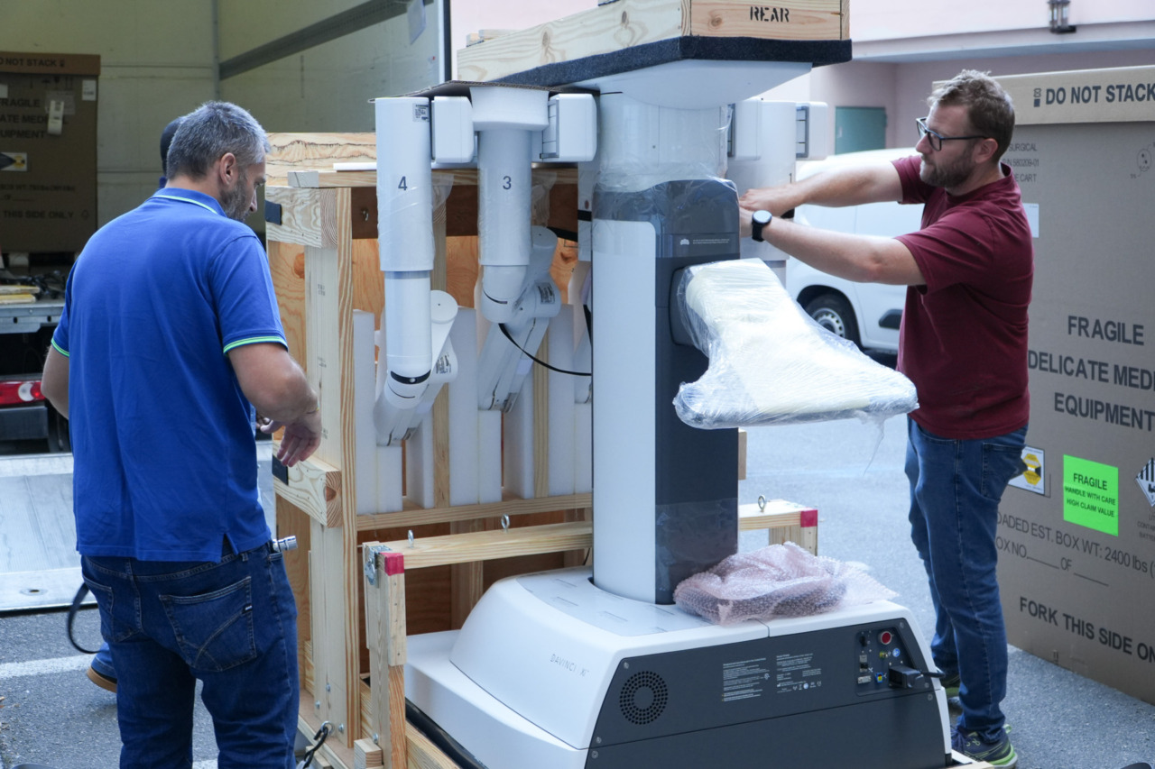 All’Ospedale di Cremona è arrivato il robot chirurgico “Da Vinci”: avviata la formazione dei professionisti