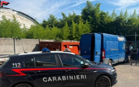Dovera, furgone sospetto vicino ai campi: era stato rubato nel weekend in un’azienda di Palazzo Pignano
