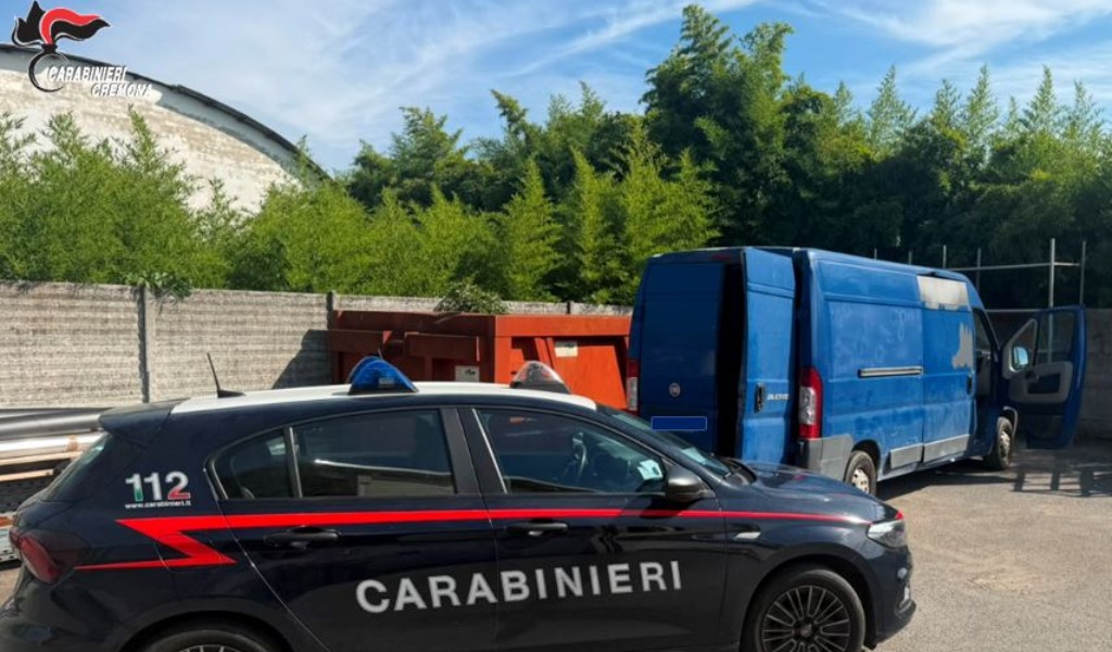 Dovera, furgone sospetto vicino ai campi: era stato rubato nel weekend in un’azienda di Palazzo Pignano