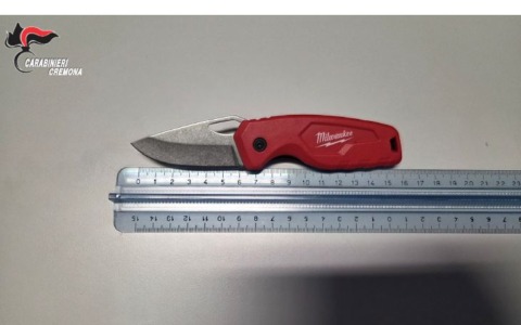 I Carabinieri fermano un 44enne trovato al volante ubriaco e con un coltello