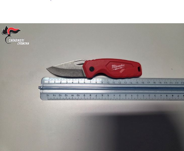 I Carabinieri fermano un 44enne trovato al volante ubriaco e con un coltello