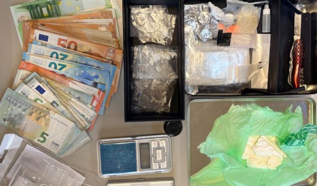 Market della droga in casa: ragazzo incensurato di 19 anni arrestato dai Carabinieri