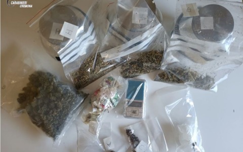 Denunciato un 32enne sorpreso con hashish e marijuana