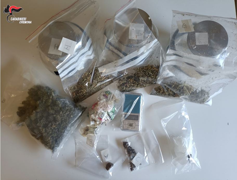Denunciato un 32enne sorpreso con hashish e marijuana