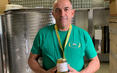Sette premi ai Grandi Mieli d’Italia per l’apicoltore di Romanengo Sergio Zipoli: riscossa dopo l’attacco dell’orso