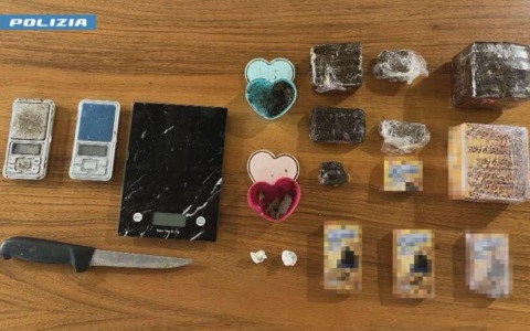 Arrestati a Cremona madre 50enne e figlio 23enne per spaccio di hashish