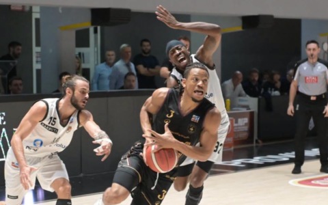 Juvi Ferraroni Cremona, altra beffa nel finale: Caserta rimonta 17 punti e vince 96-89