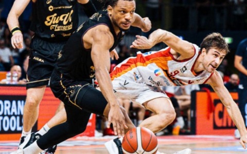 Juvi Ferraroni, sfuma la vittoria nel finale: Pesaro passa 87-84