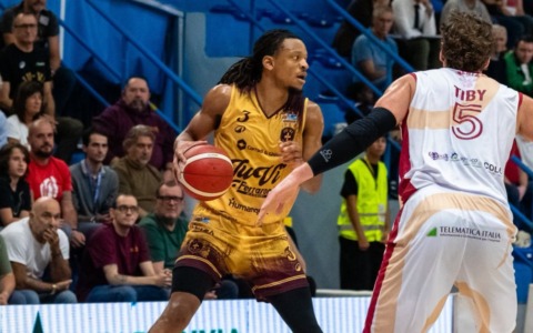 Juvi Ferraroni, rimonta sfiorata al PalaRadi: Livorno vince 75-73