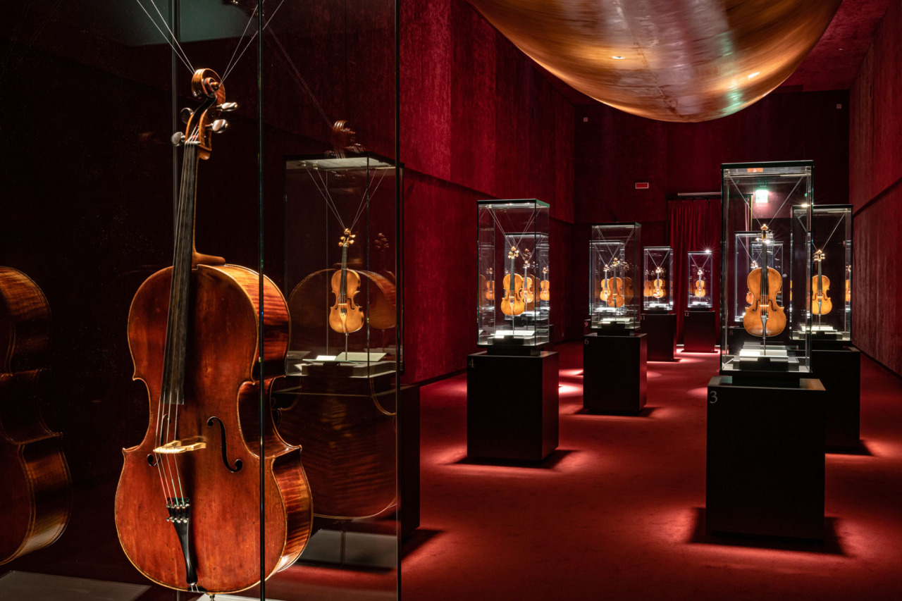 Nuova audioguida multilingue al Museo del Violino, debutta “amuseapp” per i percorsi di visita