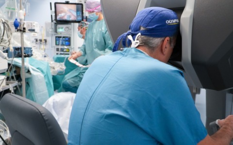 Rivoluzione all’Ospedale di Cremona: debutta la chirurgia robotica con il sistema “Da Vinci”