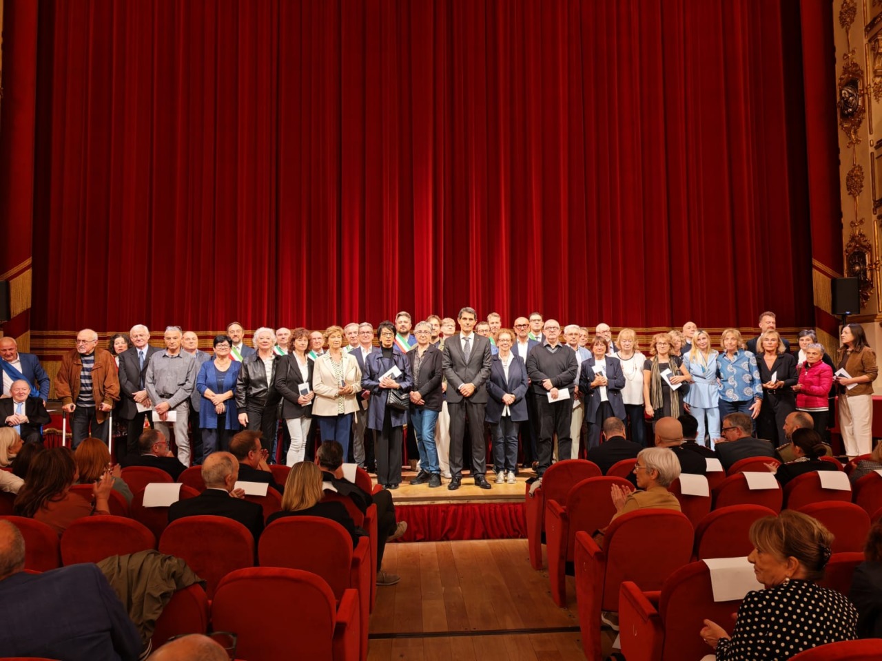 Medaglie d’onore consegnate al Teatro Ponchielli di Cremona alla memoria dei deportati nei lager