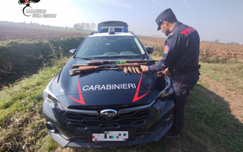 Minori con un fucile da caccia carico nel capanno venatorio: denunciato il nonno