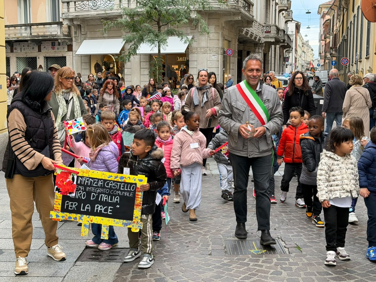 Duemila studenti in piazza per la Marcia della Pace